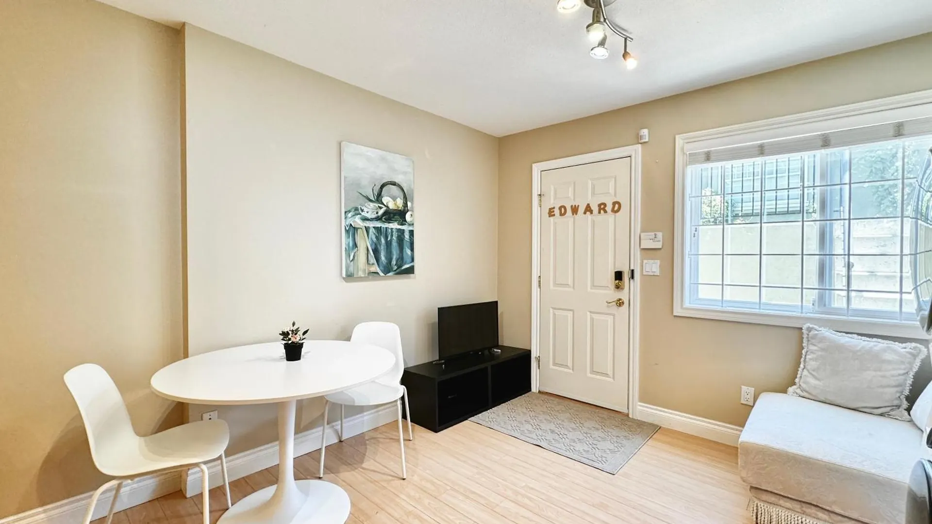 Cozy 1Bedroom Suite Near Downtown Vancouver