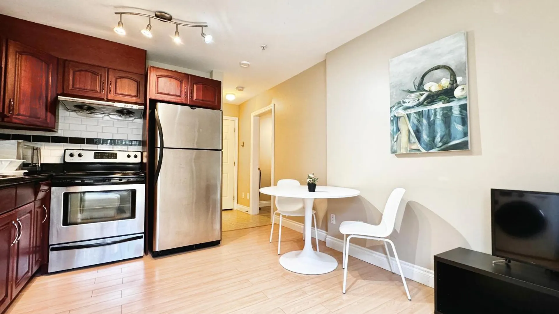 Cozy 1Bedroom Suite Near Downtown Vancouver 0*,  Canadá