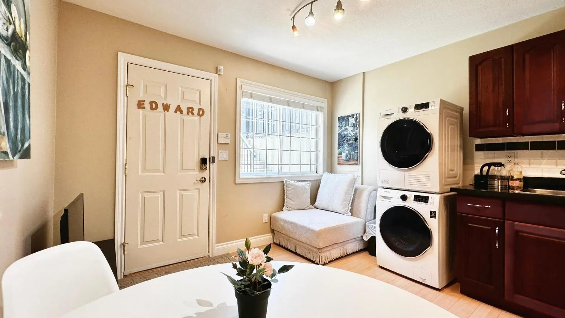 Cozy 1Bedroom Suite Near Downtown Vancouver 0*,  Canadá